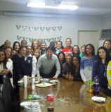 Prefeito de Santana de Parnaíba, Elvis Cezar, recebe surpresa no gabinete, pelo seu aniversário