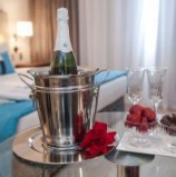 Informe Hoteleiro: rede de hotéis, em Alphaville, oferece pacotes românticos para datas especiais