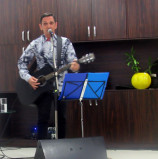 Ex-Titãs, Paulo Miklos é destaque do evento de reinauguração da CVC no Iguatemi Alphaville