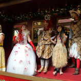 Chegada do Papai Noel no Iguatemi Alphaville, aconteceu ontem, com teatrinho, muitos personagens e ursinhos. Um sucesso com as criancinhas. Aqui, muitas fotos!