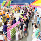 Milhares de crianças recebem brinquedos de Natal em Barueri