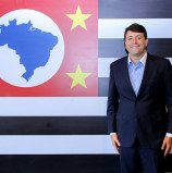 Elvis, candidato a governador, participa de entrevista, reunião, gravação e comício