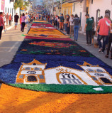 Centro Histórico de Santana de Parnaíba no Feriado de Corpus Christi recebe multidão de pessoas