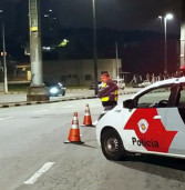 POLICIAIS MILITARES PRENDEM UM CASAL APÓS  ROUBO A VEÍCULO DE APLICATIVO EM BARUERI