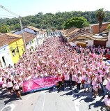 Caminhada Outubro Rosa leva milhares de pessoas ao Centro Histórico de Santana de Parnaíba