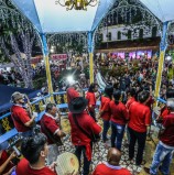 Tradicional Folia de Reis de Santana de Parnaíba emociona moradores e turistas no Centro Histórico