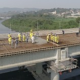 Prefeito Elvis Cezar acompanha fase de concretagem da nova ponte sobre o rio Tietê