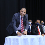 Marcos Tonho toma posse como prefeito de Santana de Parnaíba