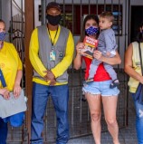 Agentes da vigilância sanitária de Santana de Parnaíba fazem visitas de combate a dengue
