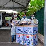 Fundo Social arrecada alimentos no posto drive-thru de vacinação contra o coronavírus