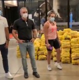 Vice-prefeita Rosália Dantas recebe doações de residenciais de Alphaville para o FSS de Santana de Parnaíba