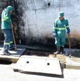 Barueri faz limpeza constante em bocas de bueiros