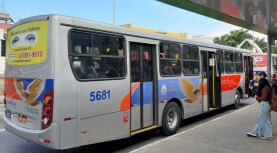Barueri – Ônibus da Benfica passam a desembarcar pela porta traseira