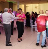 Celebrando a vida: Barueri realiza Baile das Pérolas Rosas