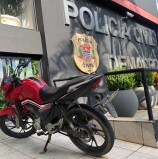 Dupla que roubava celulares sob moto vermelha é presa graças ação da Segurança de Barueri