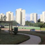 Santana de Parnaíba – Prefeitura implanta praça no Centro Comercial do Alpha Sítio, em Alphaville