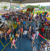 Crianças se divertem em festa no CEU das Artes de Santana de Parnaíba