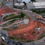 CCR ViaOeste segue com obras no Trevo de Alphaville, em Barueri (SP)     Para a execução dos trabalhos, a concessionária deve interditar o acesso para a Alameda Rio Negro  para veículos advindos da pista expressa sentido capital e estrada da Aldeinha