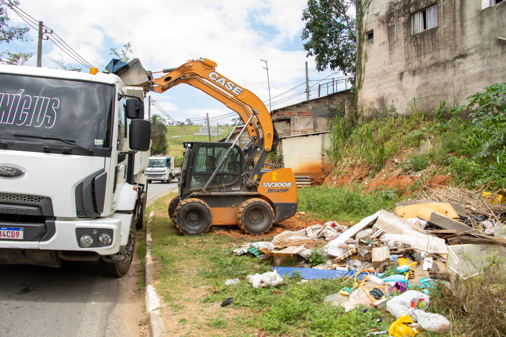 Operação limpeza contra a dengue